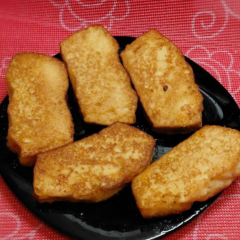 Édes bundás banánkenyér, elkészült étel a recept főfotóján