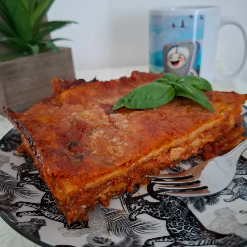 Egyszerű lasagne tortilla lapból, elkészült étel a recept főfotóján